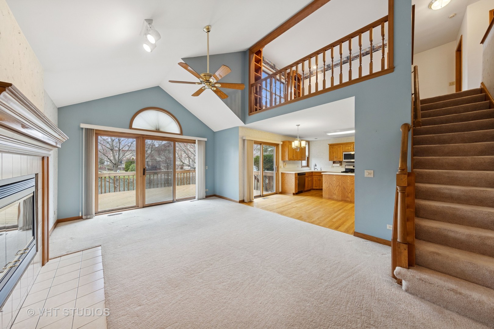 2286 Brookside Lane Aurora, IL 60502 - Photo 6 of 37 a view of an entryway with a kitchen