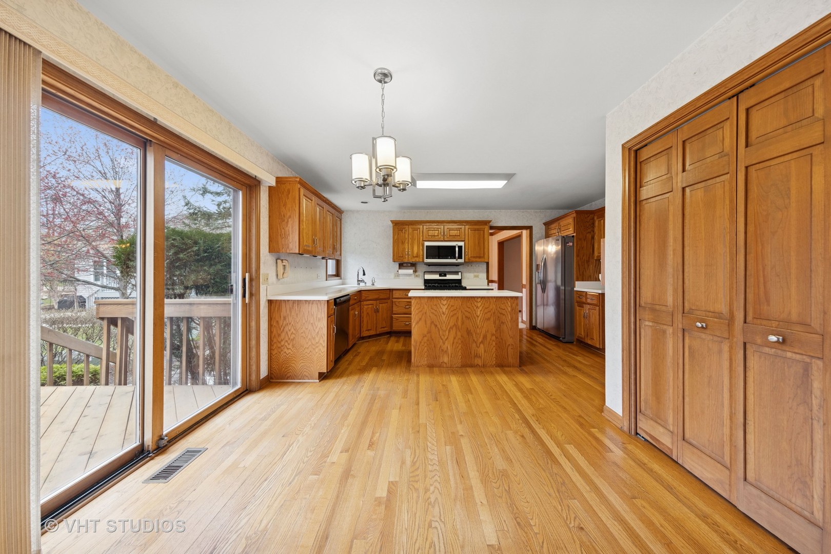 2286 Brookside Lane Aurora, IL 60502 - Photo 7 of 37 a large kitchen with stainless steel appliances granite countertop a refrigerator a oven a dining table and chairs with wooden floor