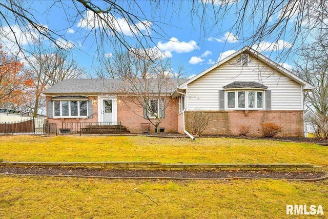 $250,000 | 6213 North Saint Marys Road, Peoria, IL 61614