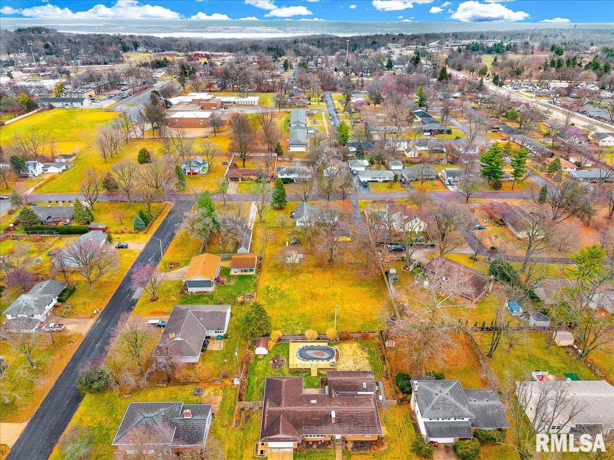 6213 North Saint Marys Road Peoria, IL 61614 - Photo 11 of 56