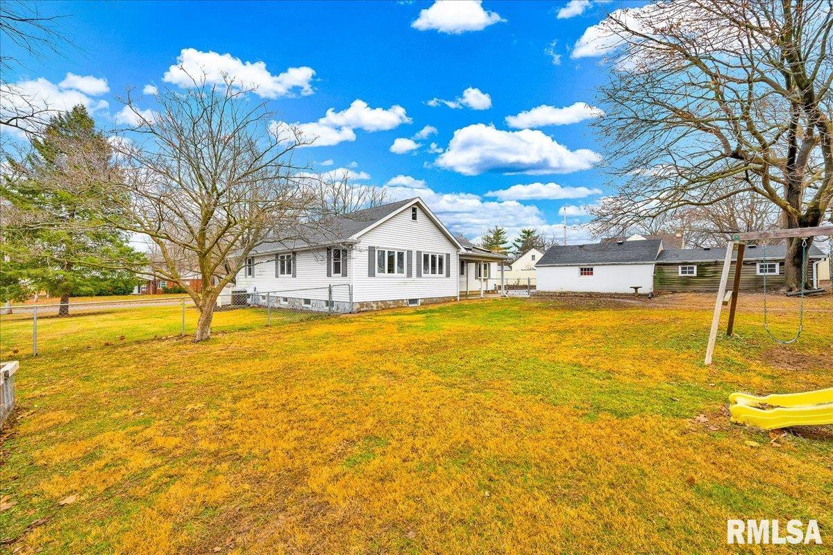 6213 North Saint Marys Road Peoria, IL 61614 - Photo 16 of 56