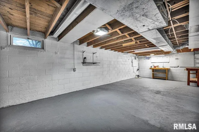 $250,000 | 6213 North Saint Marys Road, Peoria, IL 61614