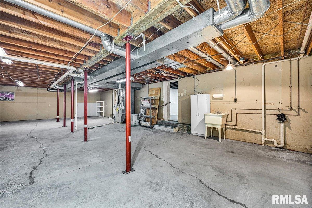 6213 North Saint Marys Road Peoria, IL 61614 - Photo 28 of 56