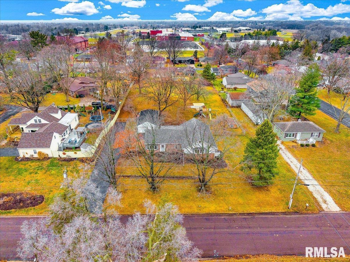 6213 North Saint Marys Road Peoria, IL 61614 - Photo 4 of 56