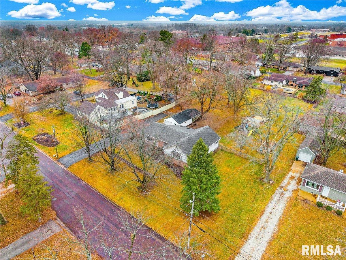 6213 North Saint Marys Road Peoria, IL 61614 - Photo 5 of 56