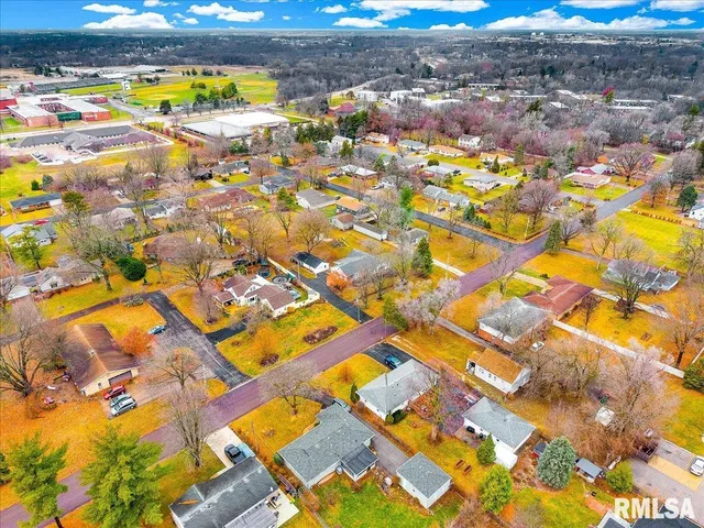 $240,000 | 6213 North Saint Marys Road, Peoria, IL 61614