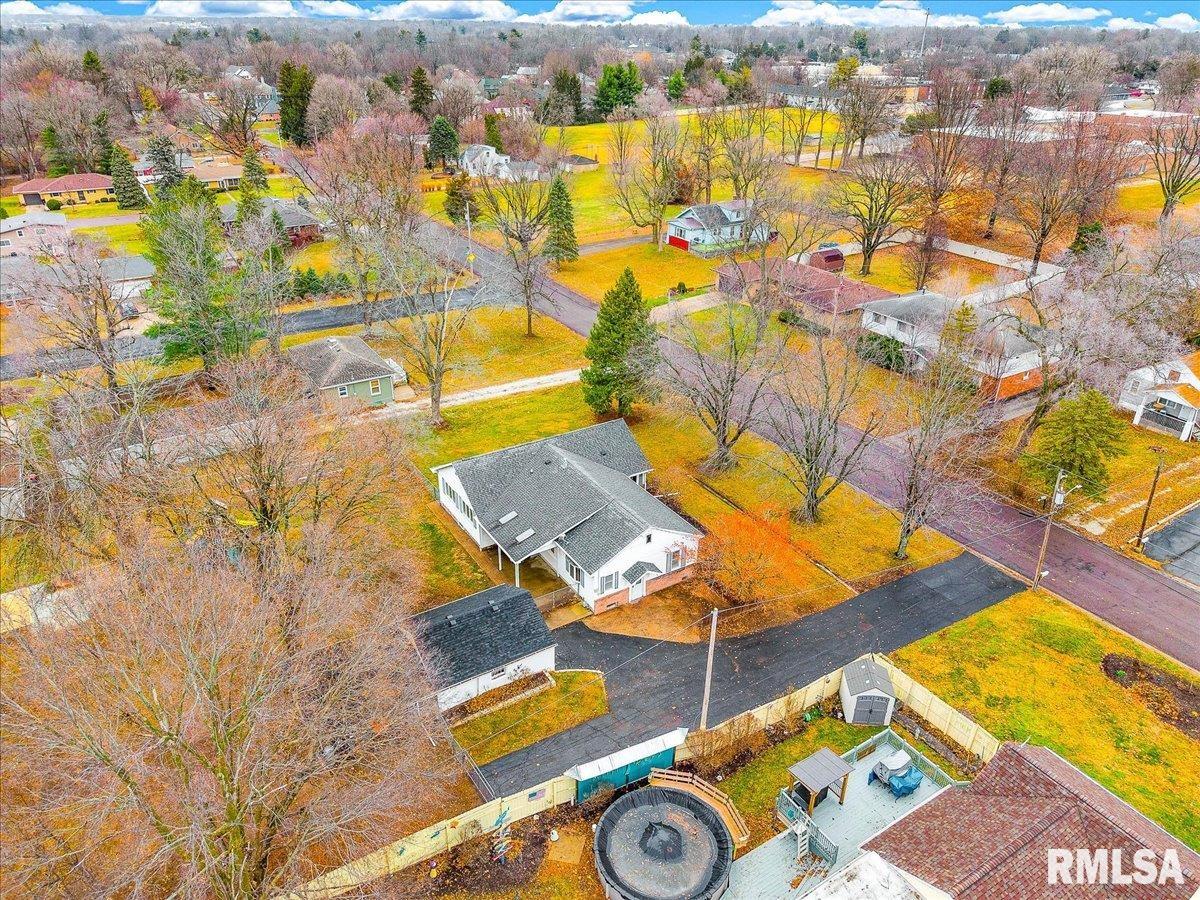 6213 North Saint Marys Road Peoria, IL 61614 - Photo 7 of 56