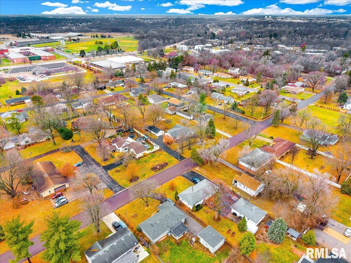 6213 North Saint Marys Road Peoria, IL 61614 - Photo 10 of 56