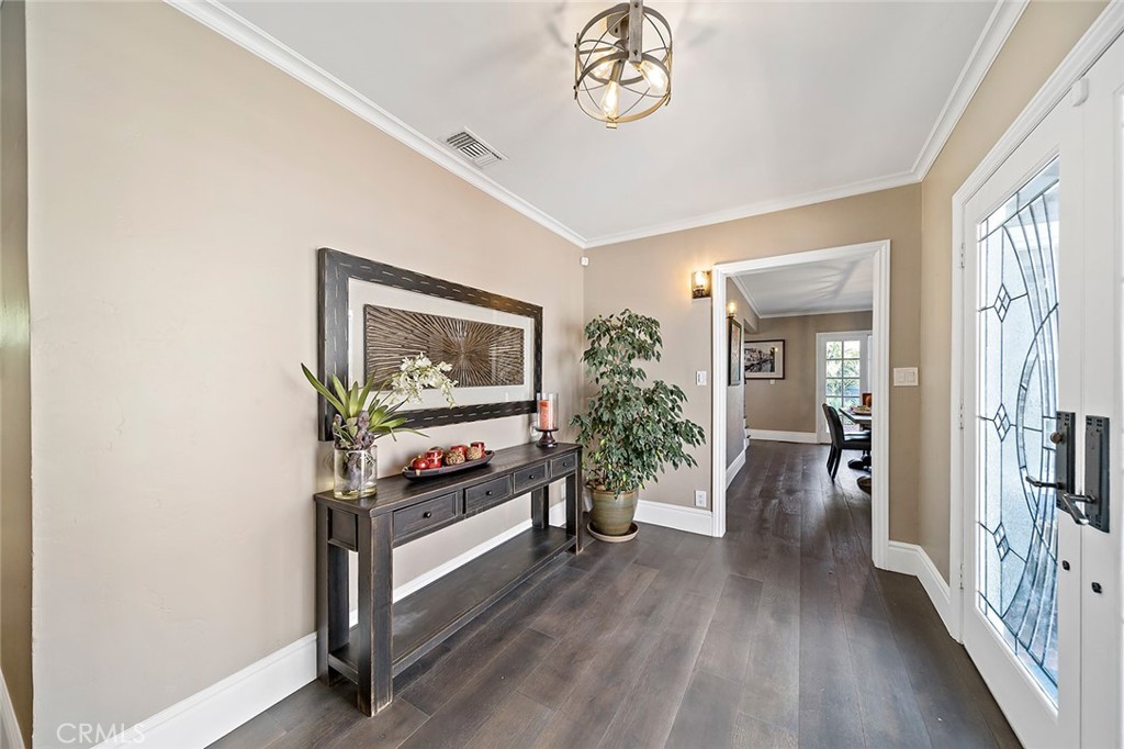 5733 2nd Street Long Beach, CA 90803 - Photo 12 of 32 a living room with furniture and wooden floor