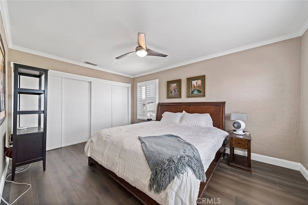 5733 2nd Street Long Beach, CA 90803 - Photo 23 of 32 a bedroom with a bed and wooden floor