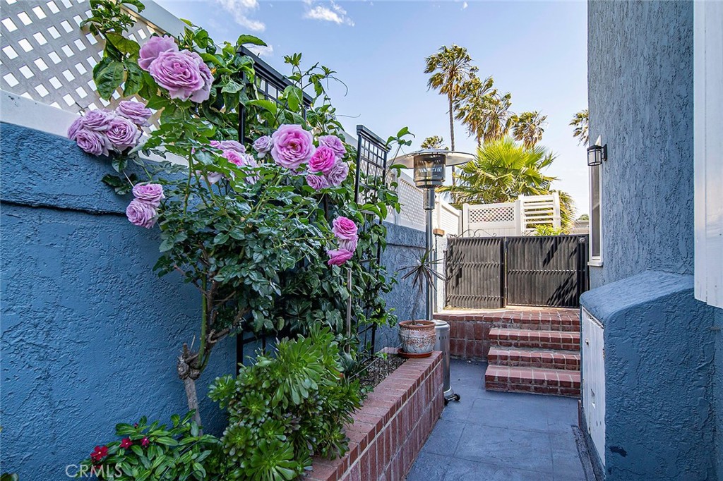 5733 2nd Street Long Beach, CA 90803 - Photo 29 of 32 a backyard of a house with wooden benches