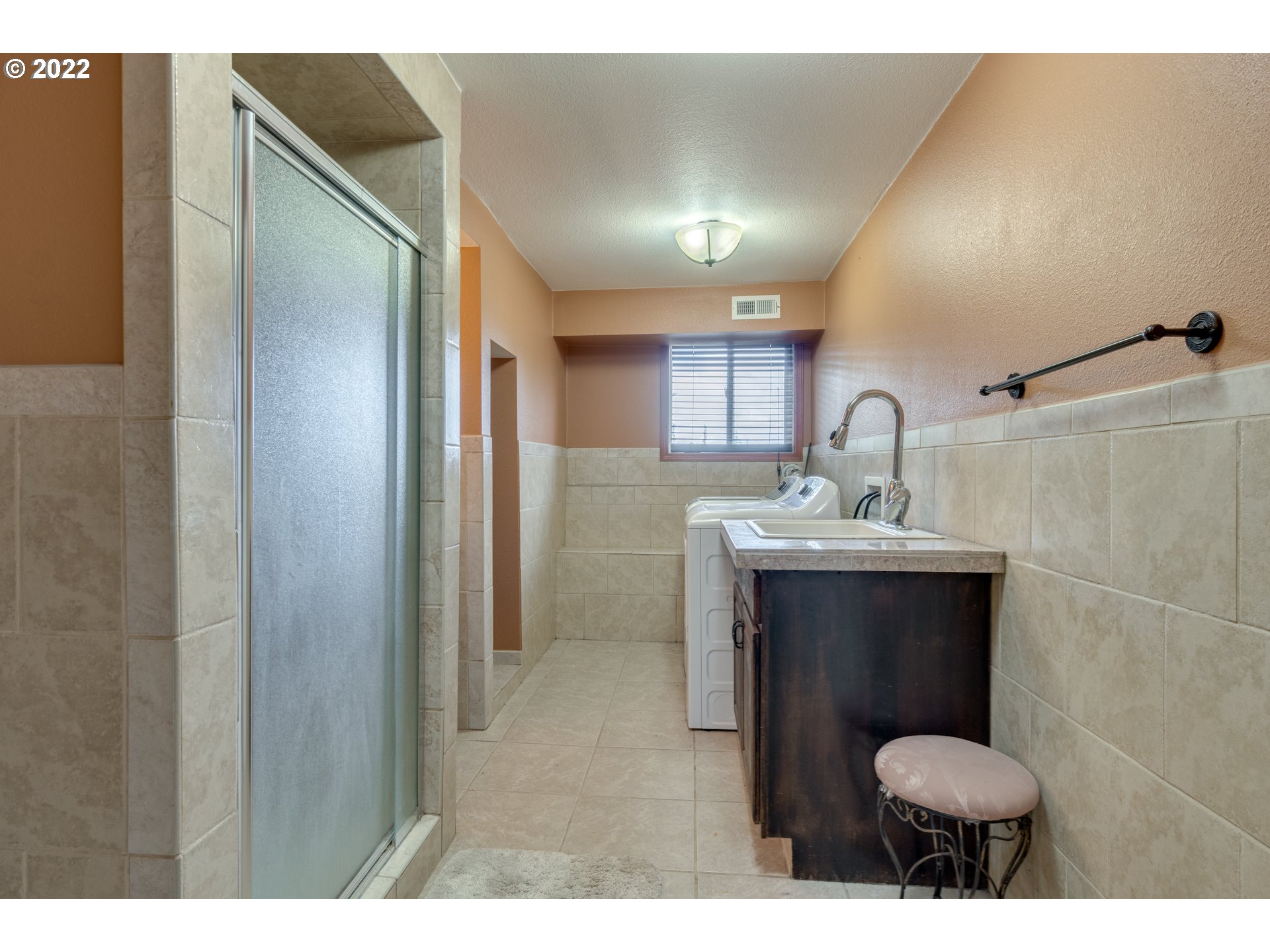 18580 Southeast Sunnyside Road Damascus, OR 97089 - Photo 16 of 20 Gallery Image 16