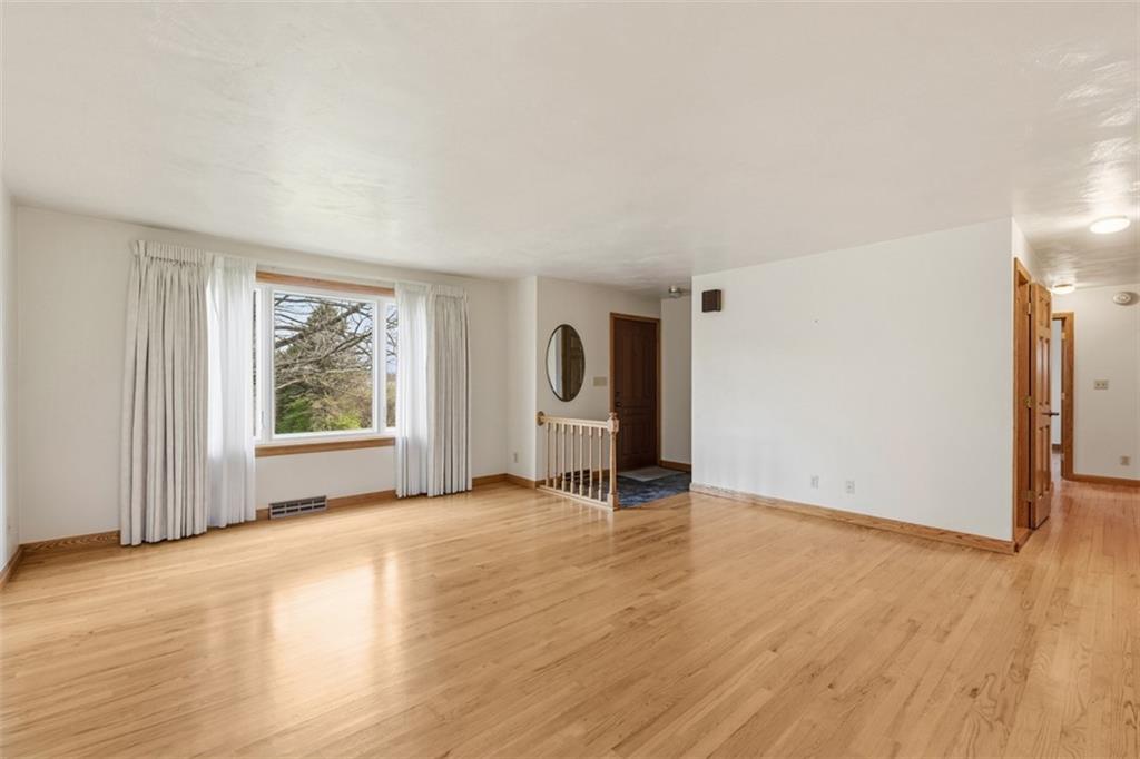 721 Whitestown Road Butler, PA 16001 - Photo 4 of 38