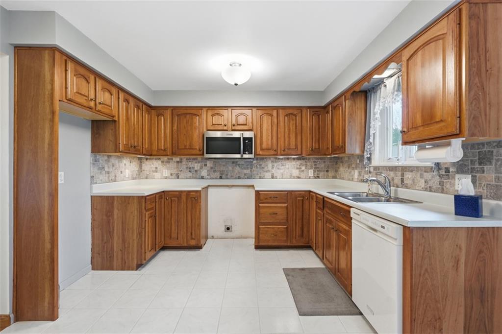 721 Whitestown Road Butler, PA 16001 - Photo 8 of 38