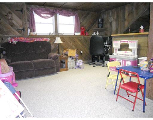 129 Fowler Road Orrington, ME 04474 - Photo 14 of 21 Den/Family/Great Room.