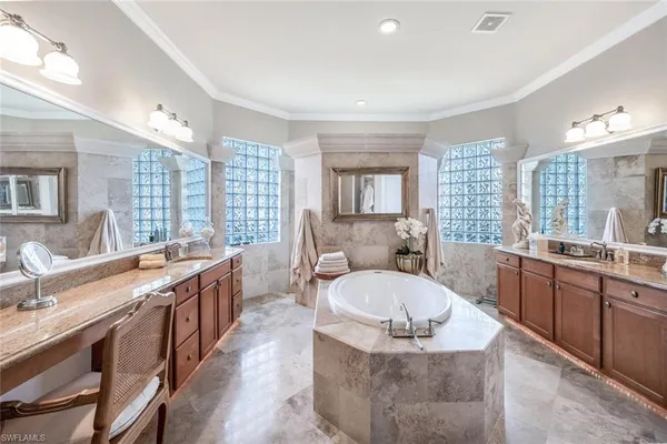 $1,599,000 | 5011 Cerromar Drive, Naples, FL 34112