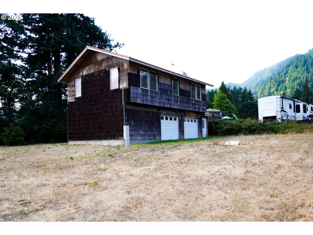 $100,000 | 815 E Avenue, Powers, OR 97466