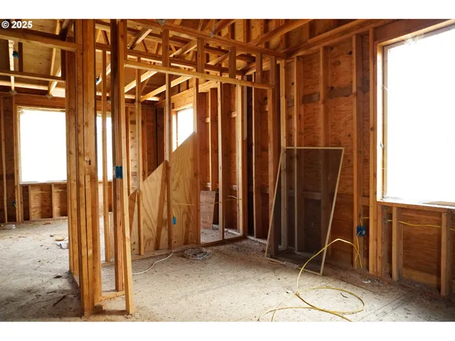 $100,000 | 815 E Avenue, Powers, OR 97466