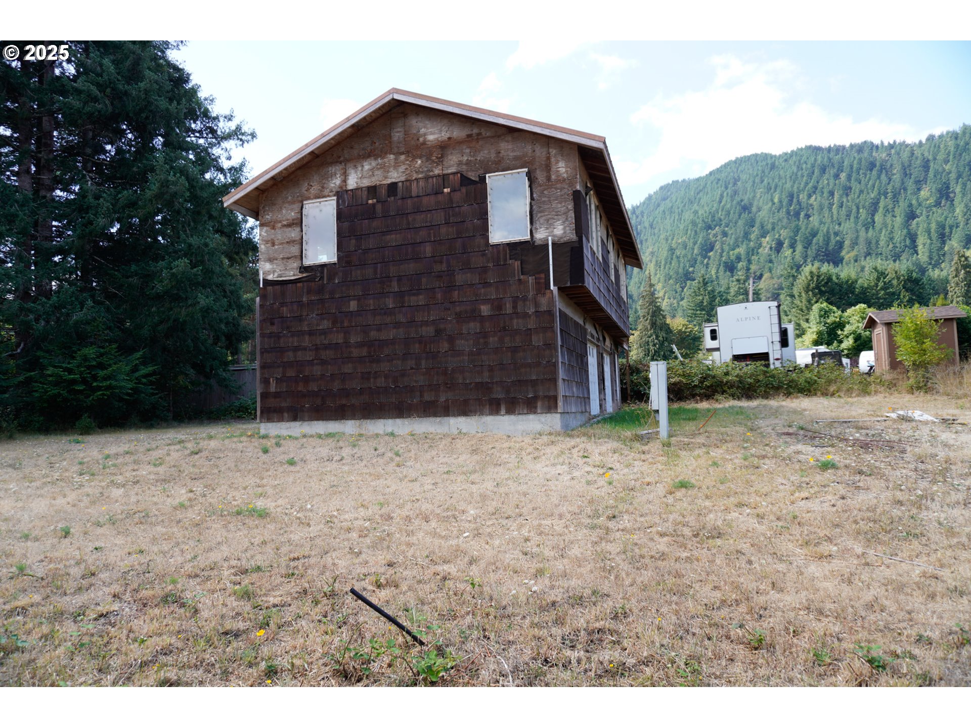 815 E Avenue Powers, OR 97466 - Photo 2 of 23