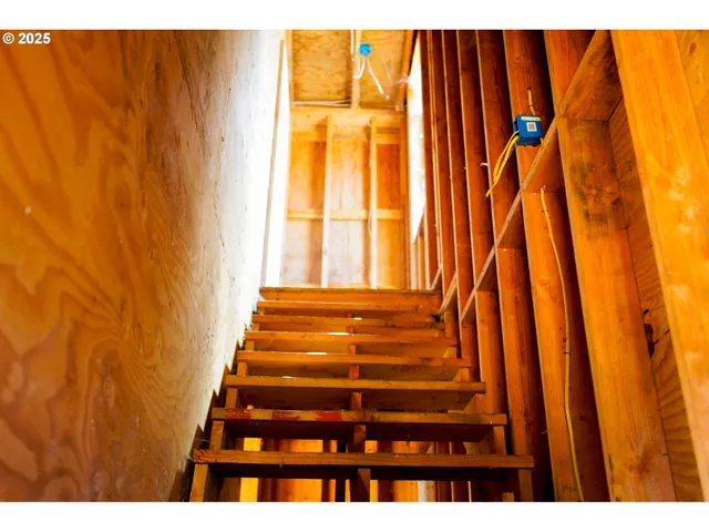 $100,000 | 815 E Avenue, Powers, OR 97466