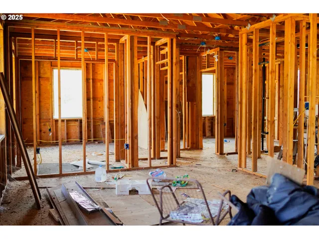 $100,000 | 815 E Avenue, Powers, OR 97466