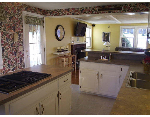 14 Fox Hill Road Shrewsbury, MA 01545 - Photo 4 of 29 Gallery Image 4