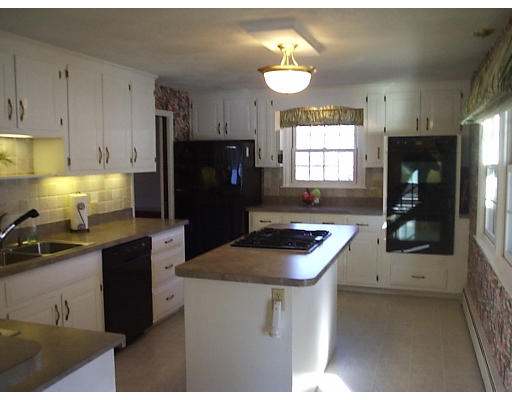 14 Fox Hill Road Shrewsbury, MA 01545 - Photo 5 of 29 Gallery Image 5