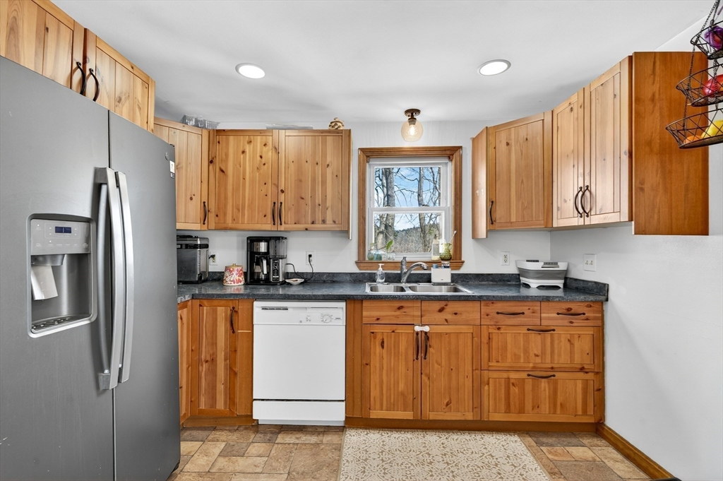 166 High Street Gardner, MA 01440 - Photo 7 of 31