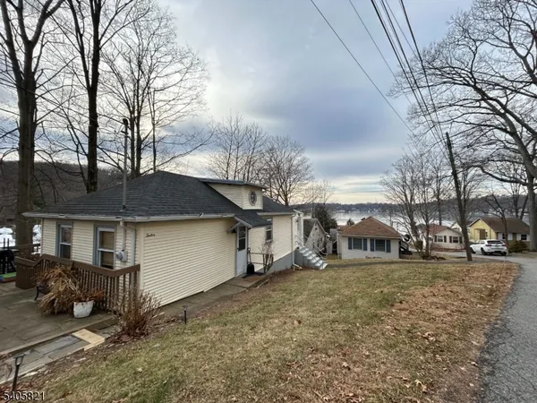 $2,400 | 19 Windemere Avenue, Unit 12, Mount Arlington, NJ 07856