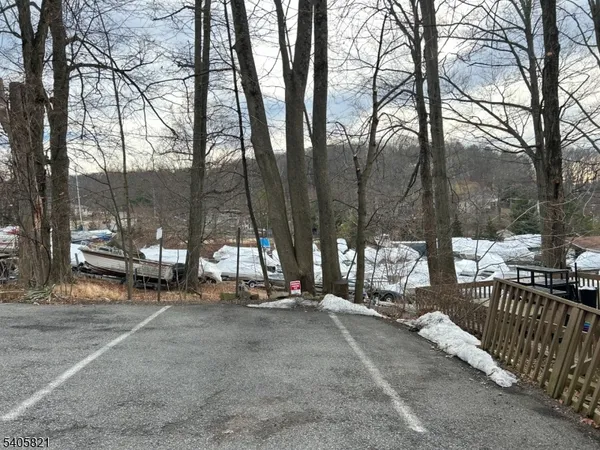 $2,400 | 19 Windemere Avenue, Unit 12, Mount Arlington, NJ 07856