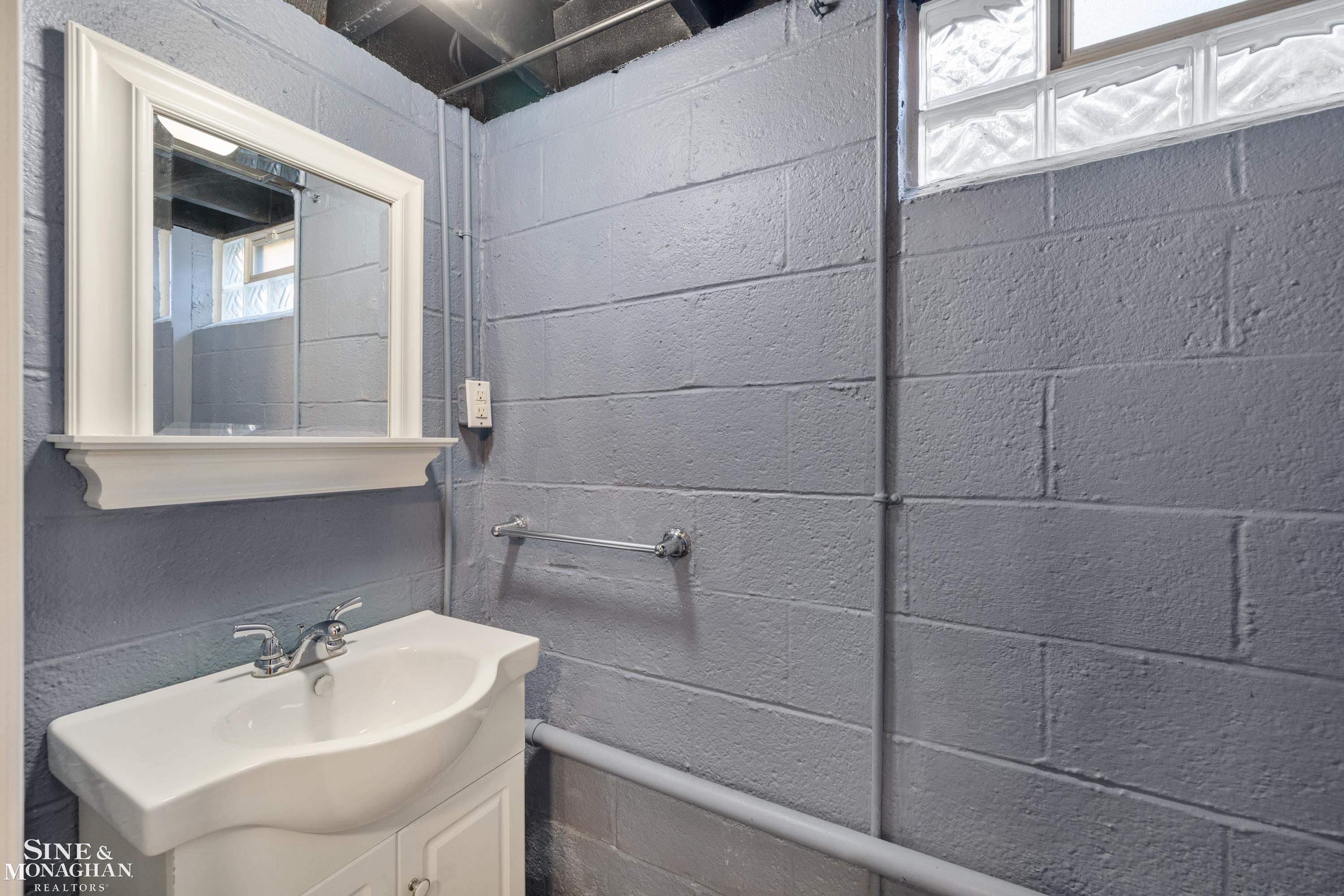 2073 Hampton Road Grosse Pointe Woods, MI 48236 - Photo 27 of 39