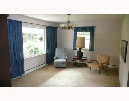 219 1/2 Freeport Road Butler, PA 16002 - Photo 6 of 16 Living Room. Large living room