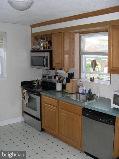 175 Kenwood Road Pasadena, MD 21122 - Photo 2 of 9 Kitchen