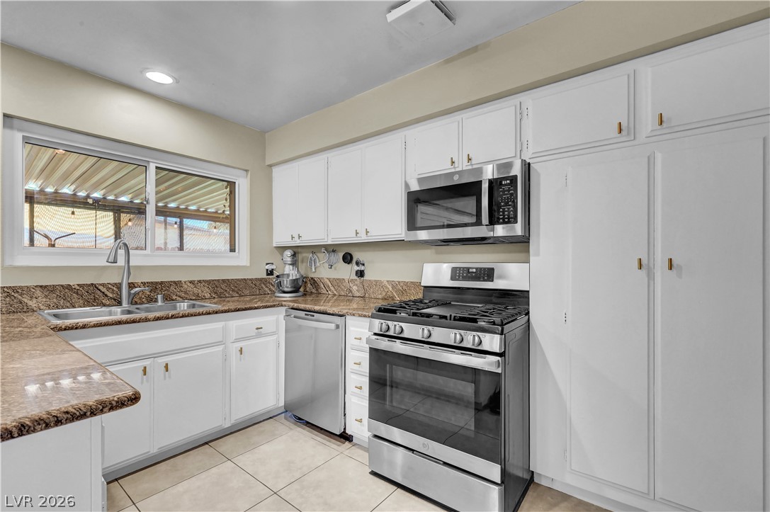 1102 Arapaho Way Boulder City, NV 89005 - Photo 13 of 50