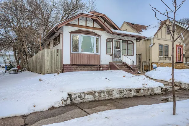$230,000 | 971 Thomas Avenue West, St. Paul, MN 55104