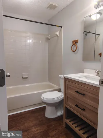 $2,450 | 564 Hollyberry Way, Frederick, MD 21703