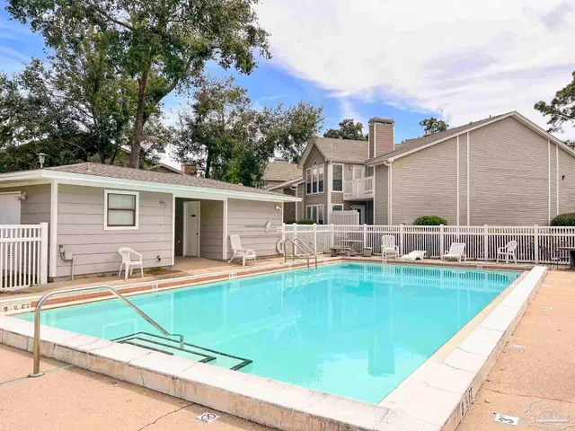 $1,400 | 7171 North 9th Avenue, Unit B6, Pensacola, FL 32504