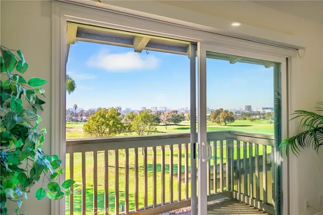 $1,275,000 | 19 Las Brisas, Unit 10, Irvine, CA 92612