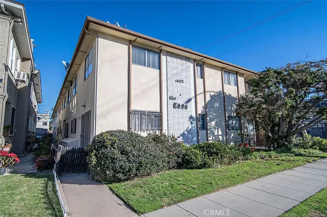 $414,900 | 1633 East 1st Street, Unit 3, Long Beach, CA 90802