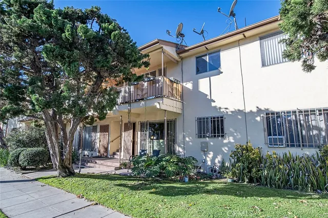 $414,900 | 1633 East 1st Street, Unit 3, Long Beach, CA 90802