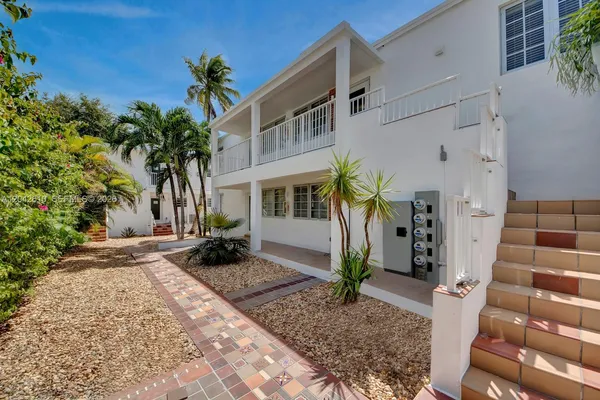 $2,100 | 570 Northeast 68th Street, Unit 1, Miami, FL 33138