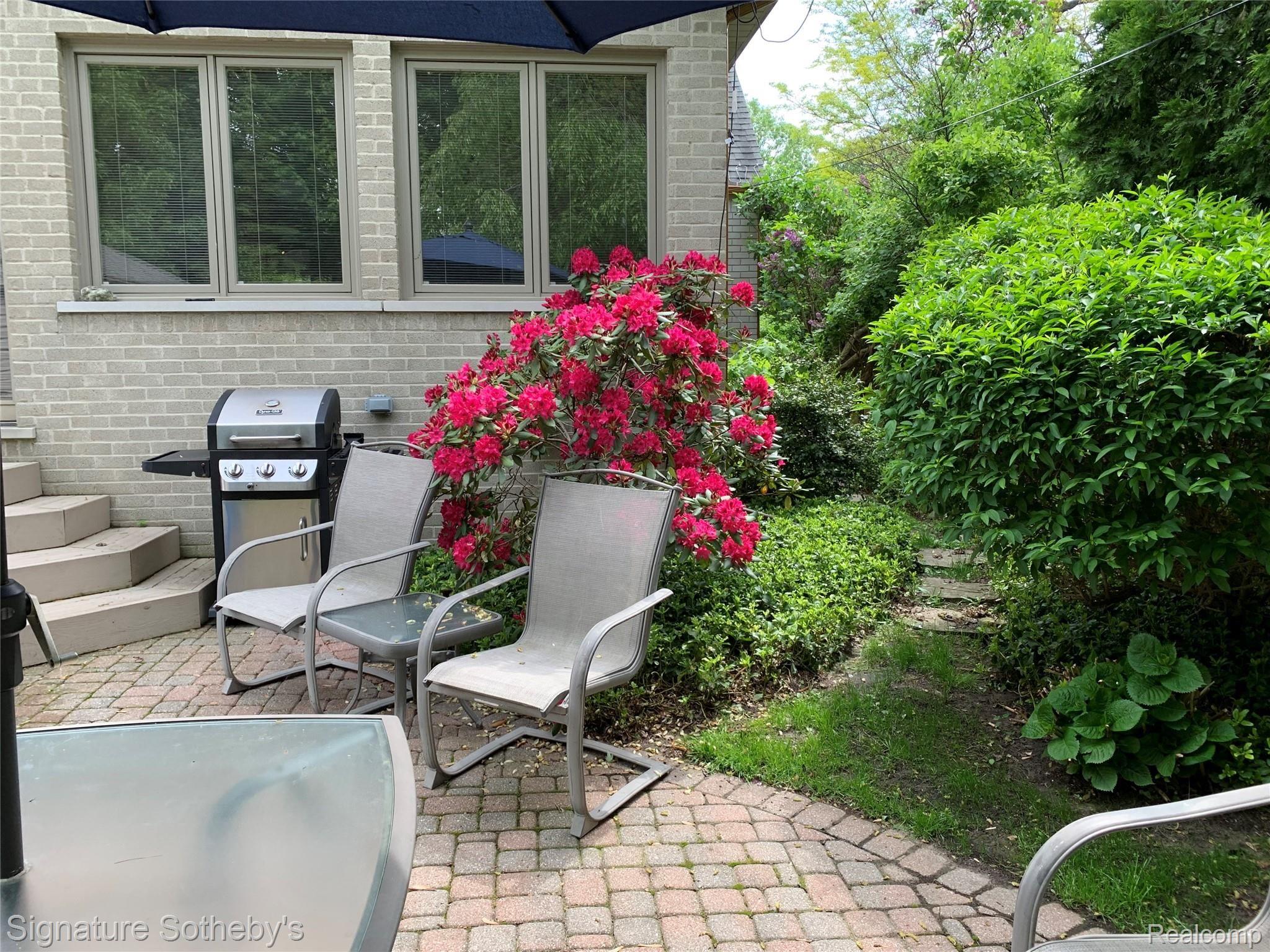 322 Kerby Road Grosse Pointe, MI 48236 - Photo 45 of 50 Backyard.jpg