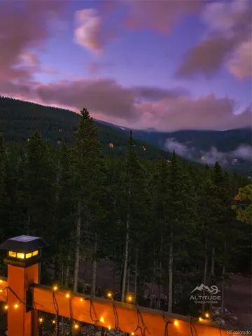 a picture of a bench