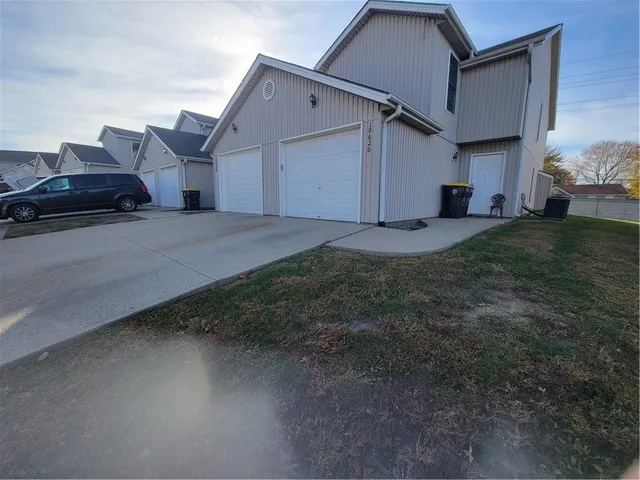 $850,000 | 10620-10626 North Locust Court, Kansas City, MO 64155