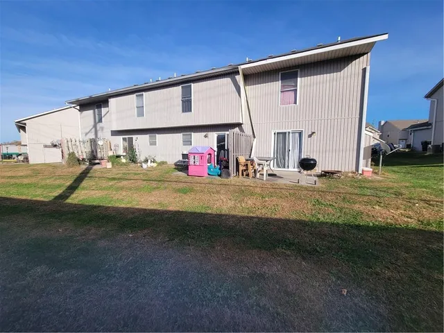 $850,000 | 10620-10626 North Locust Court, Kansas City, MO 64155