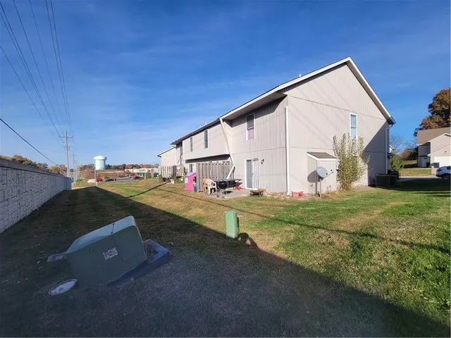 $850,000 | 10620-10626 North Locust Court, Kansas City, MO 64155