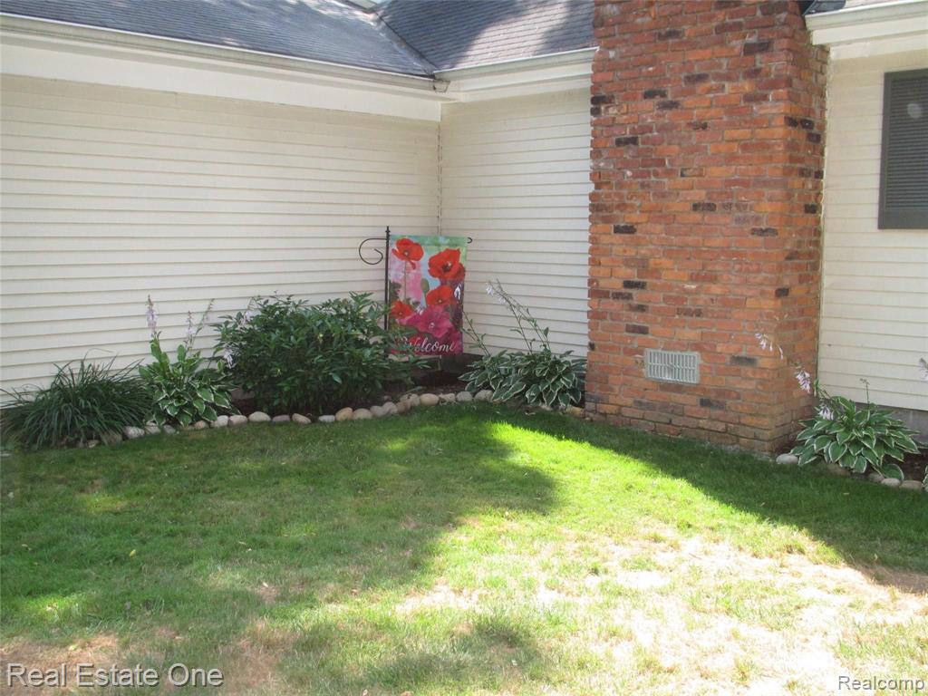 1260 Delta Road Walled Lake, MI 48390 - Photo 9 of 32