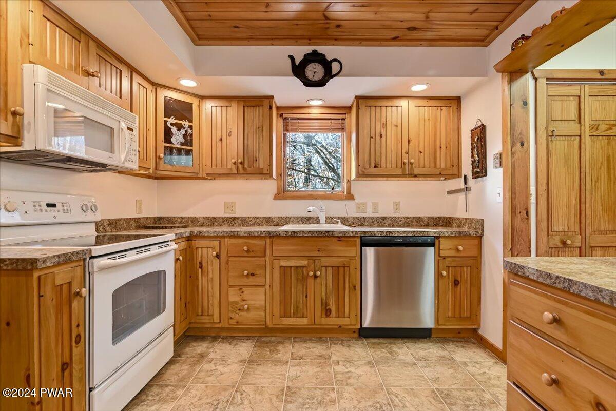 1066 Boat House Road Lake Ariel, PA 18436 - Photo 11 of 52 Kitchen