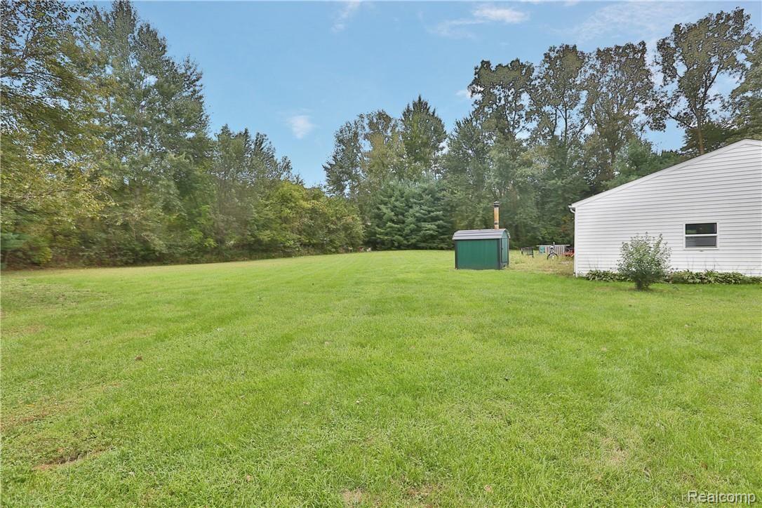 12518 Sumpter Road Carleton, MI 48117 - Photo 5 of 17 2B8A9754.jpg