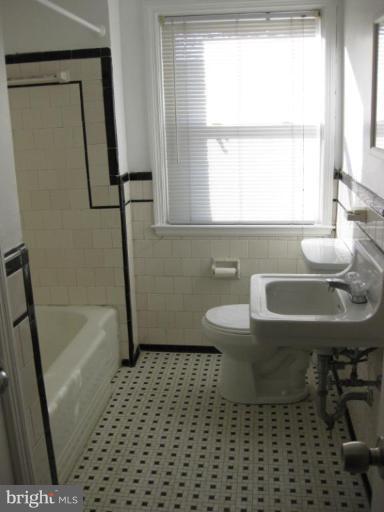 1500 Pentwood Road Baltimore, MD 21239 - Photo 10 of 12 Bath #1